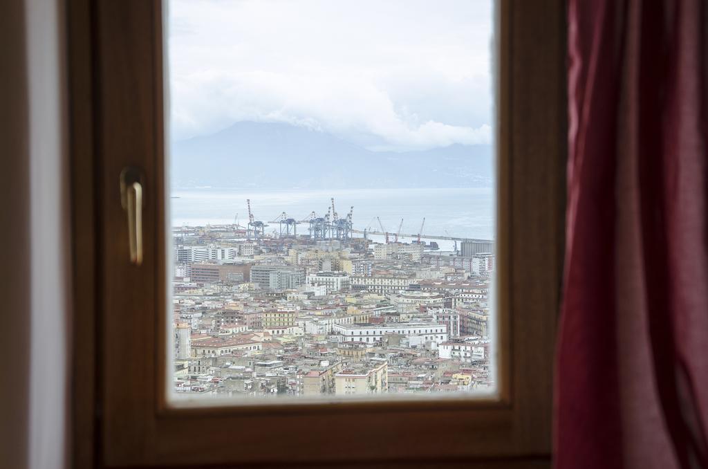 La Torre Di Ro Panzió Nápoly Szoba fotó